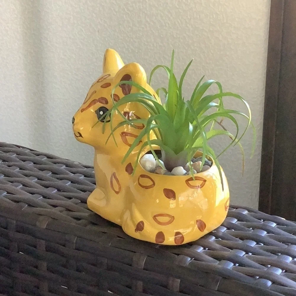 🥰NEW - ceramic leopard planter w/ faux succulent